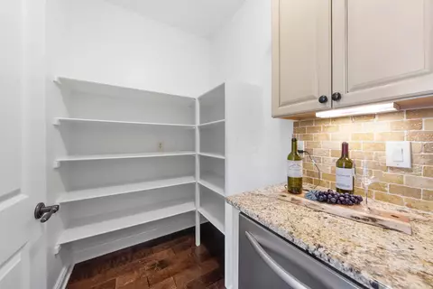 Kitchen - 8127 Conine Dr, Dublin, OH 43016 photo 6 of 8