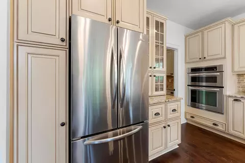 Kitchen - 8127 Conine Dr, Dublin, OH 43016 photo 5 of 8