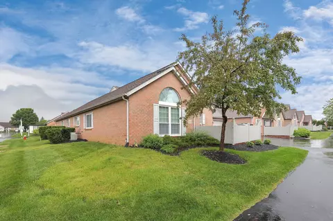 4910 Meadow Run Dr, Hilliard, OH 43026