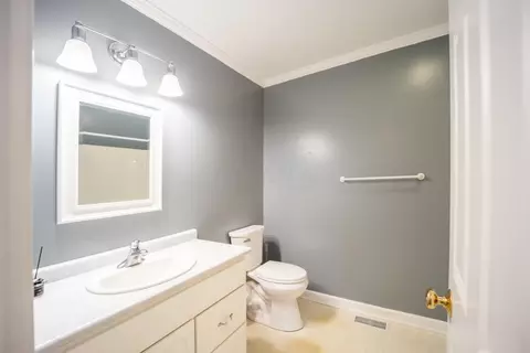 Bath - 435 Crystal Dr, Marion, OH 43302 photo 2 of 3