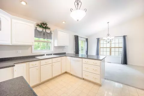 Kitchen - 435 Crystal Dr, Marion, OH 43302 photo 1 of 2