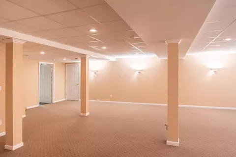 Living - 435 Crystal Dr, Marion, OH 43302 photo 5 of 5