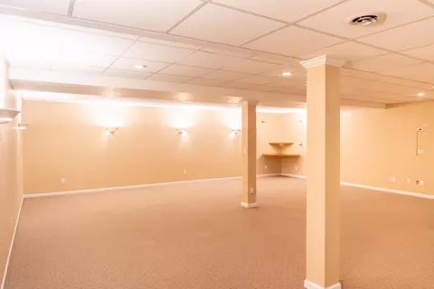 Living - 435 Crystal Dr, Marion, OH 43302 photo 4 of 5