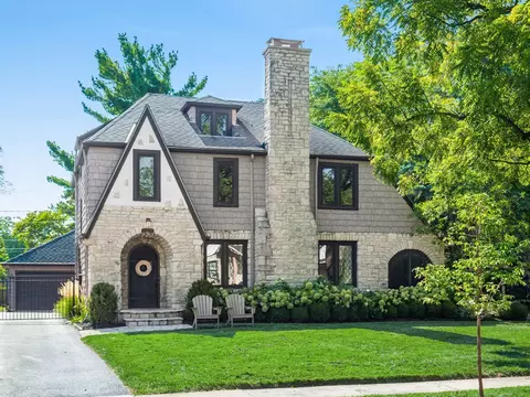 2351 Kensington Dr, Columbus, OH 43221
