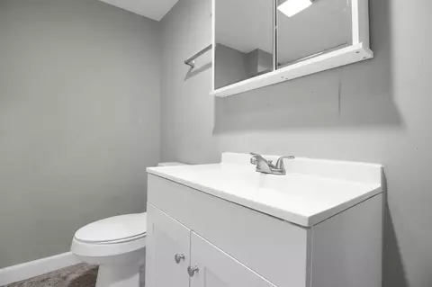 Bath - 476 Dearborn Ave, Circleville, OH 43113 photo 1 of 2