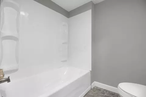 Bath - 476 Dearborn Ave, Circleville, OH 43113 photo 2 of 2