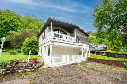 211 Ashton Ave, Nelsonville, OH 45764