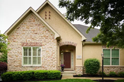 392 Ridgemoor Ln, Westerville, OH 43082