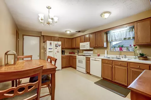 3979 Delmar Cir, Springfield, OH 45503 photo 6