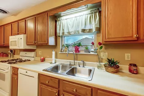 3979 Delmar Cir, Springfield, OH 45503 photo 9
