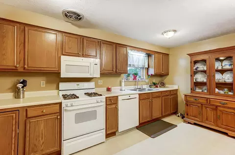 3979 Delmar Cir, Springfield, OH 45503 photo 8