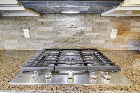 Kitchen - 266 Kitdare Dr, Delaware, OH 43015 photo 5 of 6