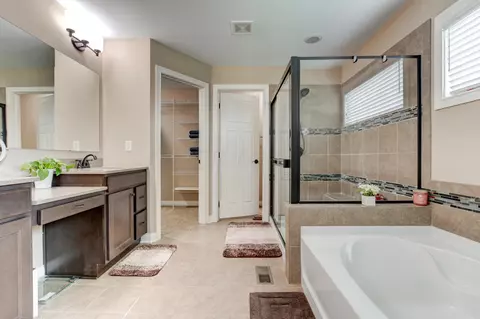 Bath - 266 Kitdare Dr, Delaware, OH 43015 photo 2 of 13