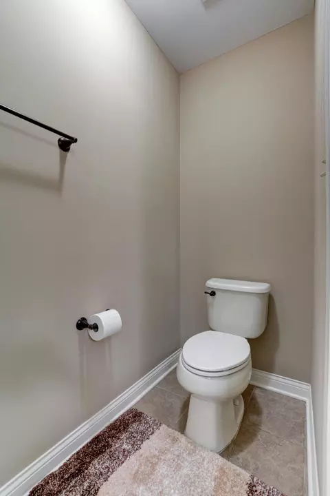Bath - 266 Kitdare Dr, Delaware, OH 43015 photo 7 of 13