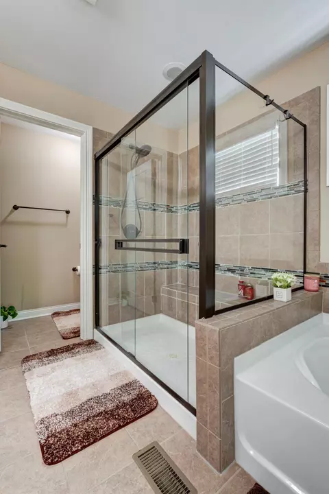 Bath - 266 Kitdare Dr, Delaware, OH 43015 photo 6 of 13