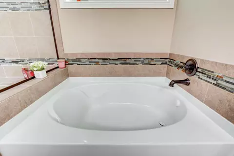 Bath - 266 Kitdare Dr, Delaware, OH 43015 photo 5 of 13
