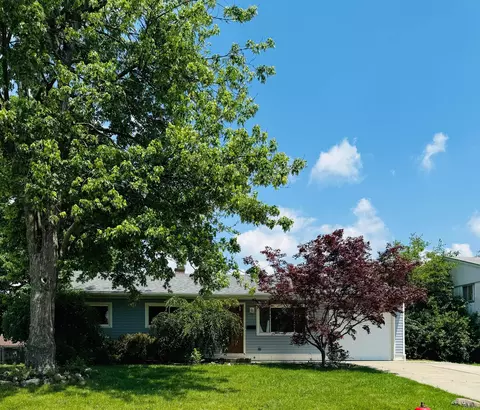 910 Olympia Dr, Columbus, OH 43207
