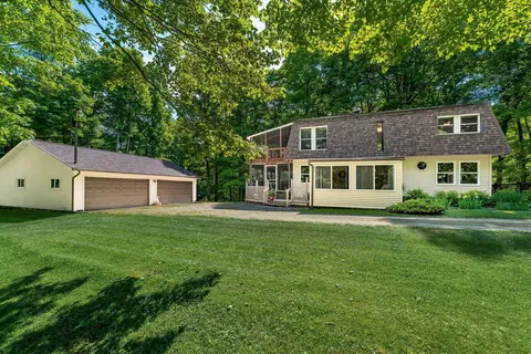 130 Cherokee Ln, Sugar Grove, OH 43155