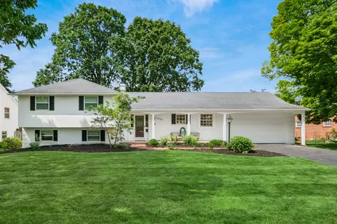 1370 Stoneygate Ln, Upper Arlington, OH 43221