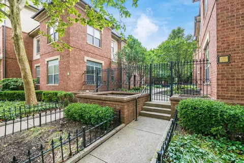 38 W Russell St, Columbus, OH 43215