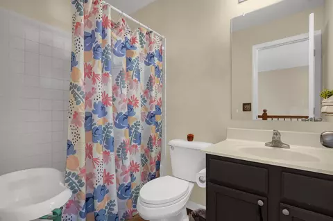 Bath - 1854 Declaration Dr W, Lancaster, OH 43130 photo 1 of 3