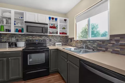 Kitchen - 1854 Declaration Dr W, Lancaster, OH 43130 photo 3 of 4