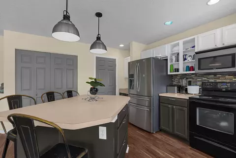 Kitchen - 1854 Declaration Dr W, Lancaster, OH 43130 photo 2 of 4