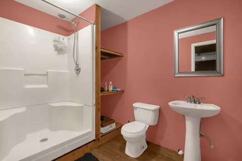 Bath - 1854 Declaration Dr W, Lancaster, OH 43130 photo 2 of 3