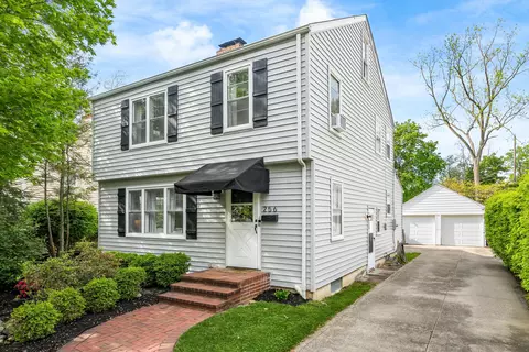 256 E Schreyer Pl, Columbus, OH 43214
