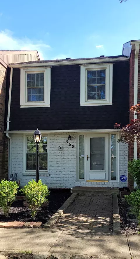 569 Simbury St, Columbus, OH 43228