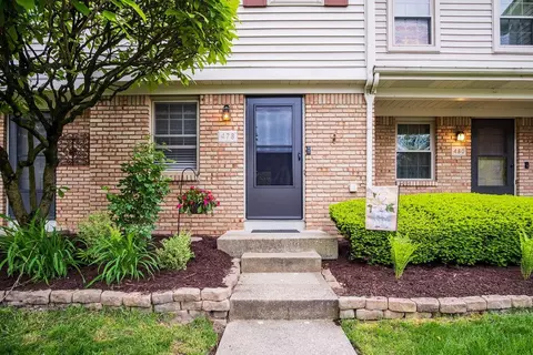 478 Foxtrail Cir W, Westerville, OH 43081