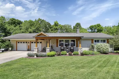 5755 Melody Ln, Nashport, OH 43830