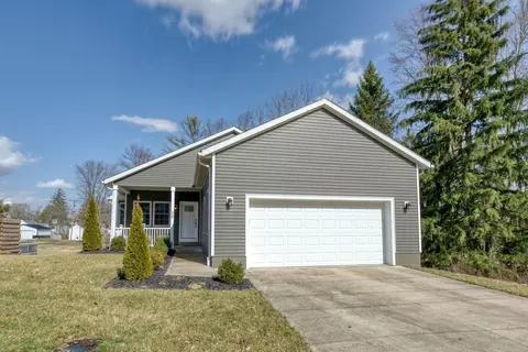 38 S Calhoun St, Centerburg, OH 43011
