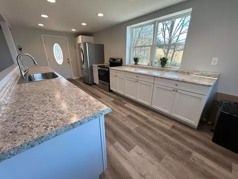 Kitchen - 11295 Techniglas Rd, Newark, OH 43055 photo 3 of 4