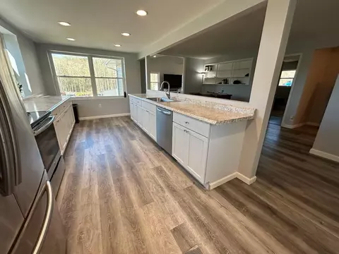 Kitchen - 11295 Techniglas Rd, Newark, OH 43055 photo 2 of 4