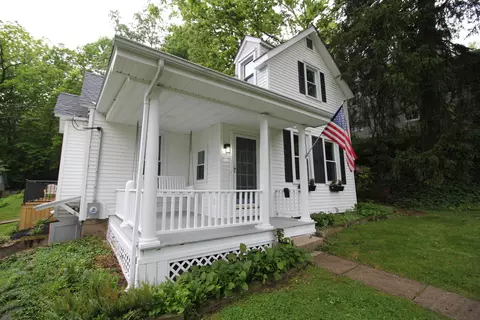 135 Thresher St, Granville, OH 43023