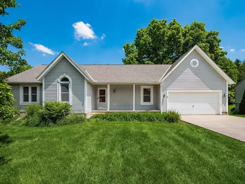 77 Cherokee Trl, Granville, OH 43023