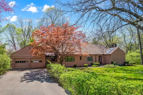 127 Elmwood Dr, Delaware, OH 43015