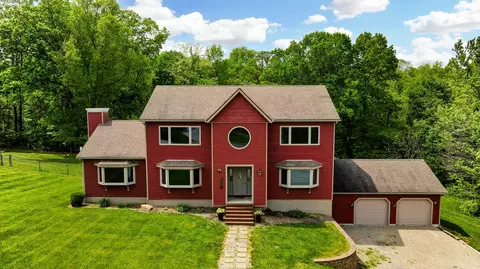 7247 Eaglepoint Dr, Nashport, OH 43830