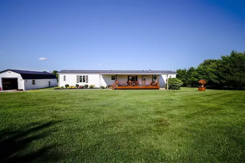 9832 State Route 757 NW, Somerset, OH 43783