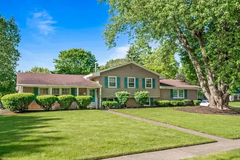 965 Champagne Dr, Marion, OH 43302
