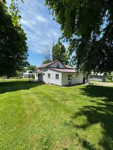 Exterior - 305 W Mill St, Mcarthur, OH 45651 photo 2 of 5