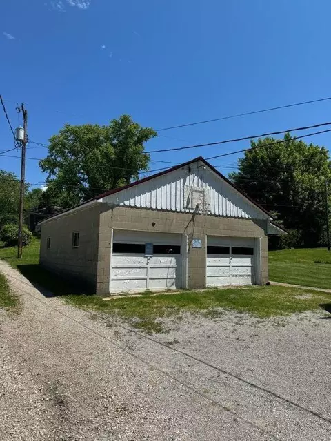Exterior - 305 W Mill St, Mcarthur, OH 45651 photo 4 of 5