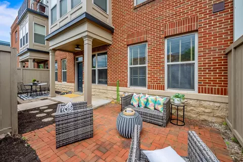 936 Perry St #112, Columbus, OH 43215