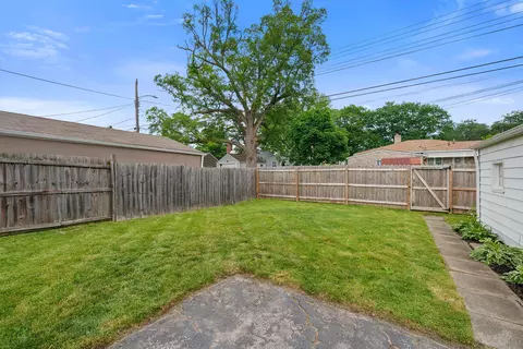 Exterior - 388 Derrer Rd, Columbus, OH 43204 photo 10 of 15
