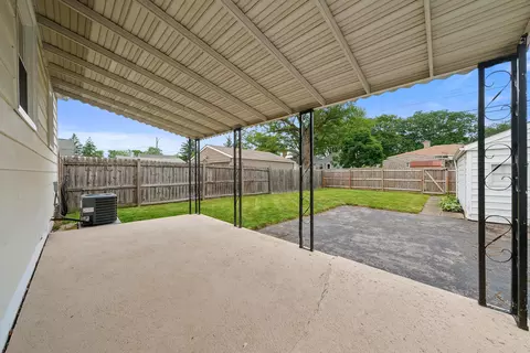 Exterior - 388 Derrer Rd, Columbus, OH 43204 photo 4 of 15