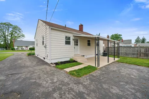 Exterior - 388 Derrer Rd, Columbus, OH 43204 photo 6 of 15