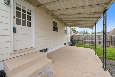 Exterior - 388 Derrer Rd, Columbus, OH 43204 photo 5 of 15