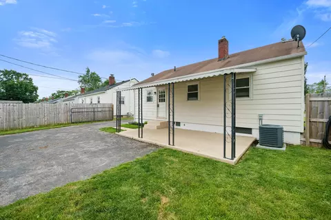 Exterior - 388 Derrer Rd, Columbus, OH 43204 photo 2 of 15