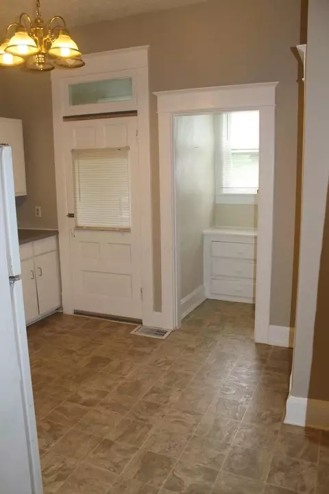 321-323 E Wheeling St, Lancaster, OH 43130 photo 8